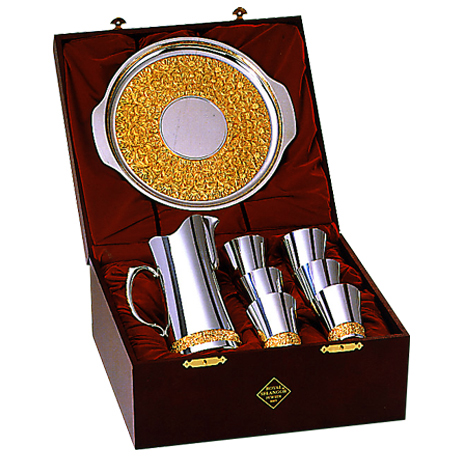 Classic Expressions Gilt Drinks Set in Wooden Gift Box